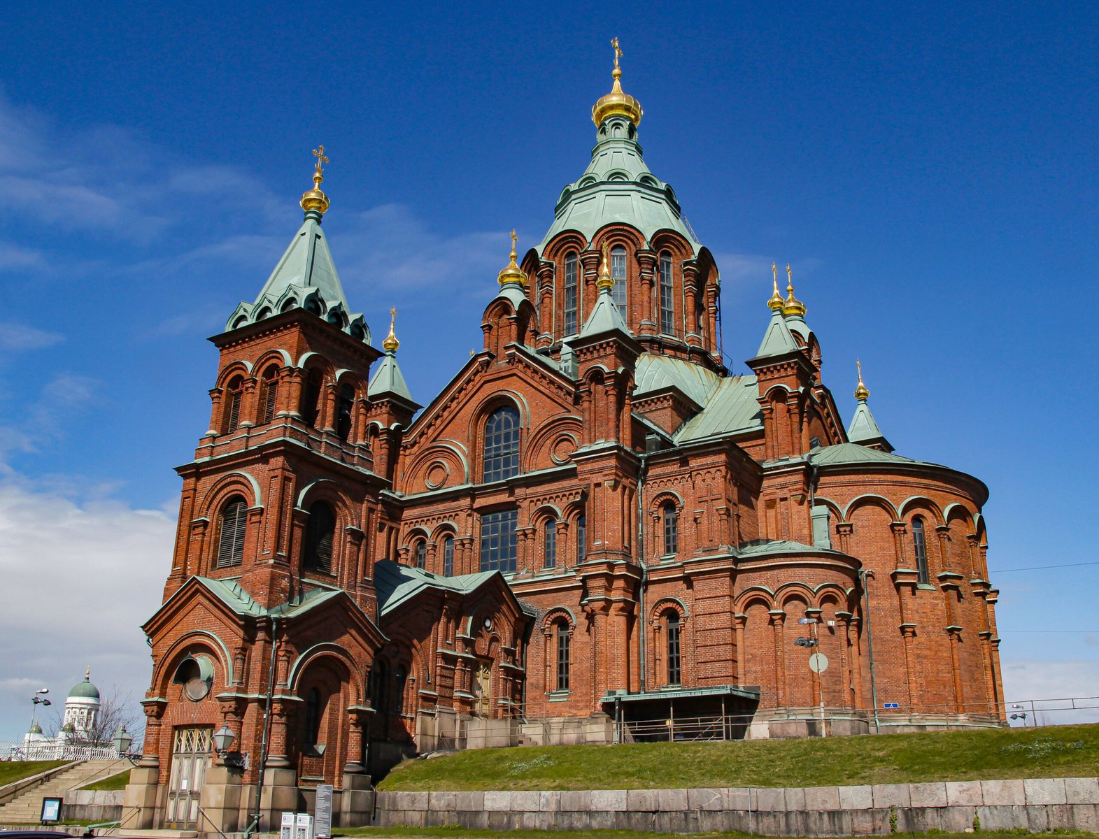 Sightseeing Helsinki: Top 10 Must-See Tourist Attractions for First-Time Visitors 3 cathedral 7167733 scaled |